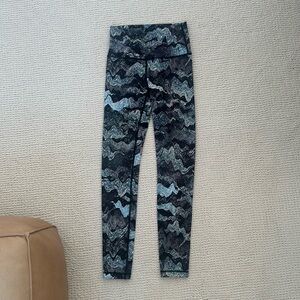 Iviva Lululemon Leggings Gurls Size 10